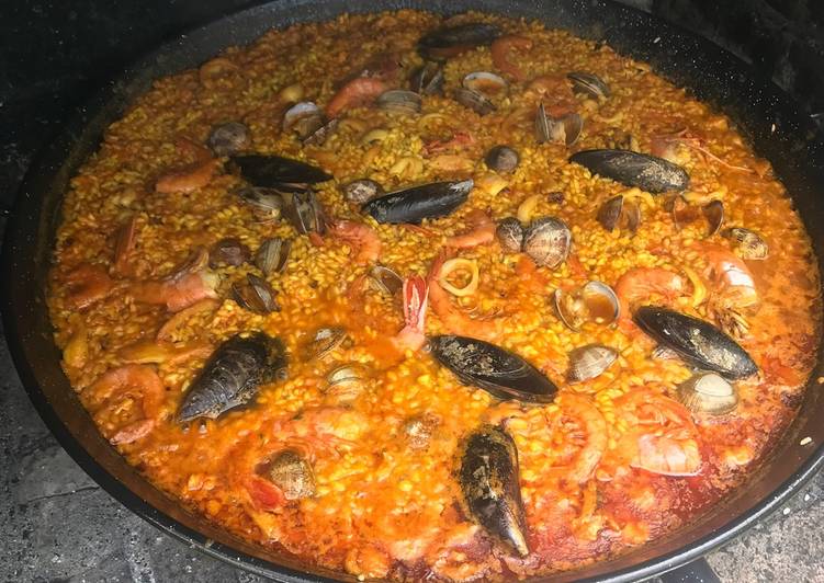 Paella de domingo de marisco