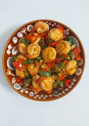 Hình của món Tôm xào ớt chuông sốt cajun.