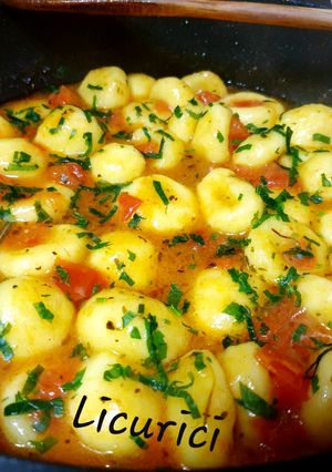 O poză a rețetei Gnocchi polonezi în sos de roșii și rozmarin.