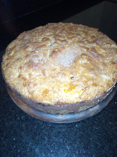 Una foto de Torta cítrica de manzana peras y avena