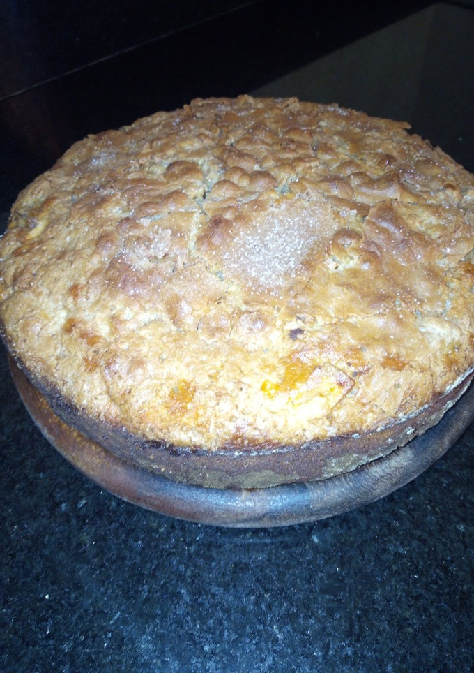 Una foto de Torta cítrica de manzana peras y avena