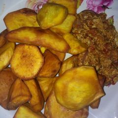 A picture of Fried sweet potato and eggsos.