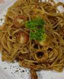 Pasta con tiras de cerdo y cubios