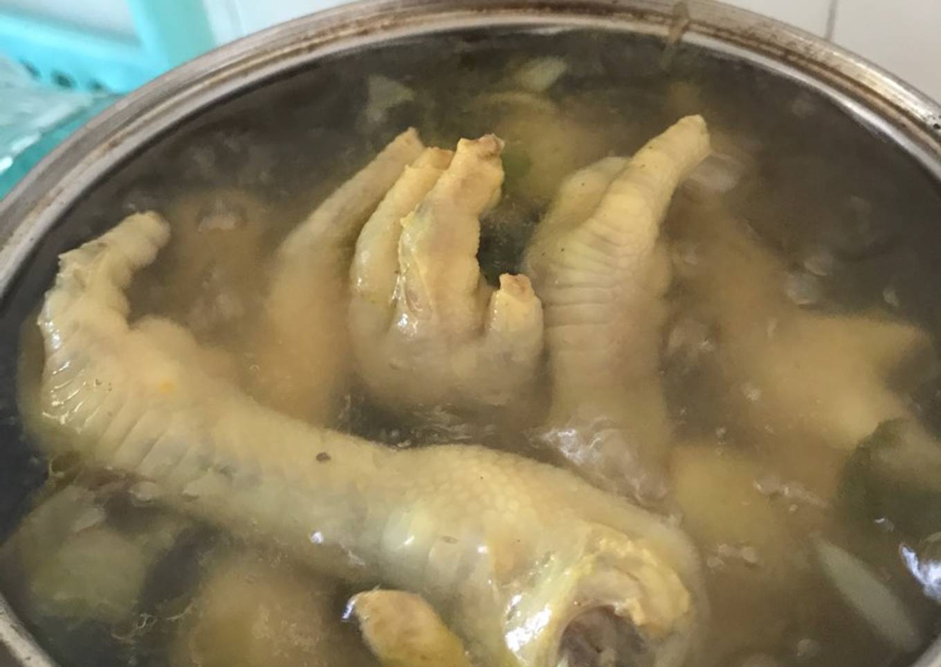 Ceker empuk gurih