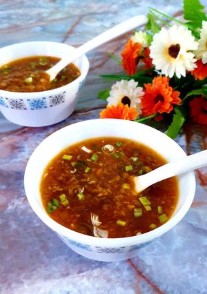 હોટ એન્ડ સોર સૂપ (Hot and Sour Soup Recipe In Gujarati) રેસીપી મુખ્ય ફોટો