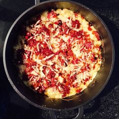 A picture of Spicy Mac n Cheese with Bacon.