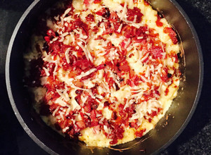 A picture of Spicy Mac n Cheese with Bacon.