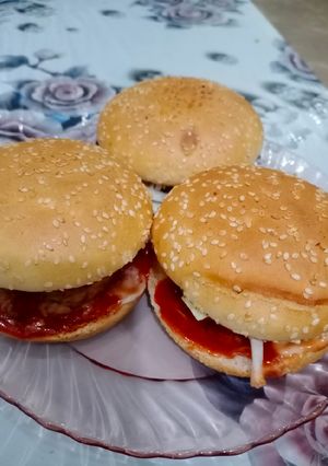 A picture of Chicken patti burger 🍔.