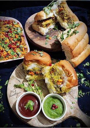 દાબેલી (Dabeli Recipe In Gujarati) રેસીપી મુખ્ય ફોટો