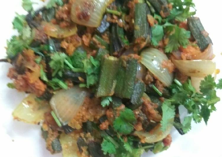 Simple Way to Make Quick Bhindi do pyaza