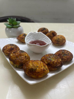 सूजी के अप्पे (suji ke appe recipe in hindi) रेसिपी मुख्य फोटो
