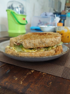Foto resep Sandwich scramble egg, salad, n bacon