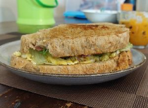 Foto resep Sandwich scramble egg, salad, n bacon