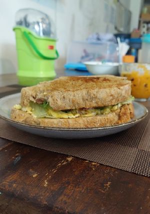 Foto resep Sandwich scramble egg, salad, n bacon