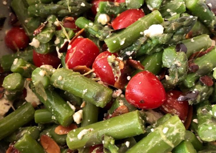 Steps to Make Appetizing Asparagus, tomato, and feta salad with balsamic vinaigrette