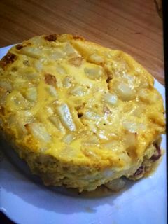 Una foto de Tortilla de patatas rellena