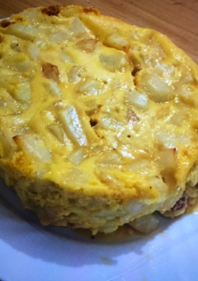 Una foto de Tortilla de patatas rellena