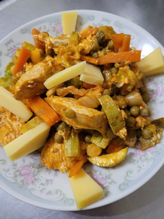 Una foto de Guiso de pollo y vegetales