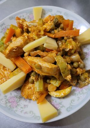 Una foto de Guiso de pollo y vegetales