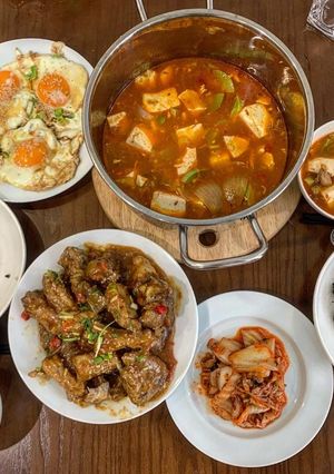 Hình của món 고추참치 순두부찌개- Canh đậu hũ non cá ngừ cay.