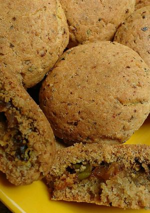 A picture of Stuffed onion cookies.