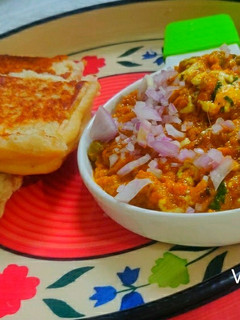 पाव भाजी (pav bhaji recipe in Hindi) रेसिपी मुख्य फोटो