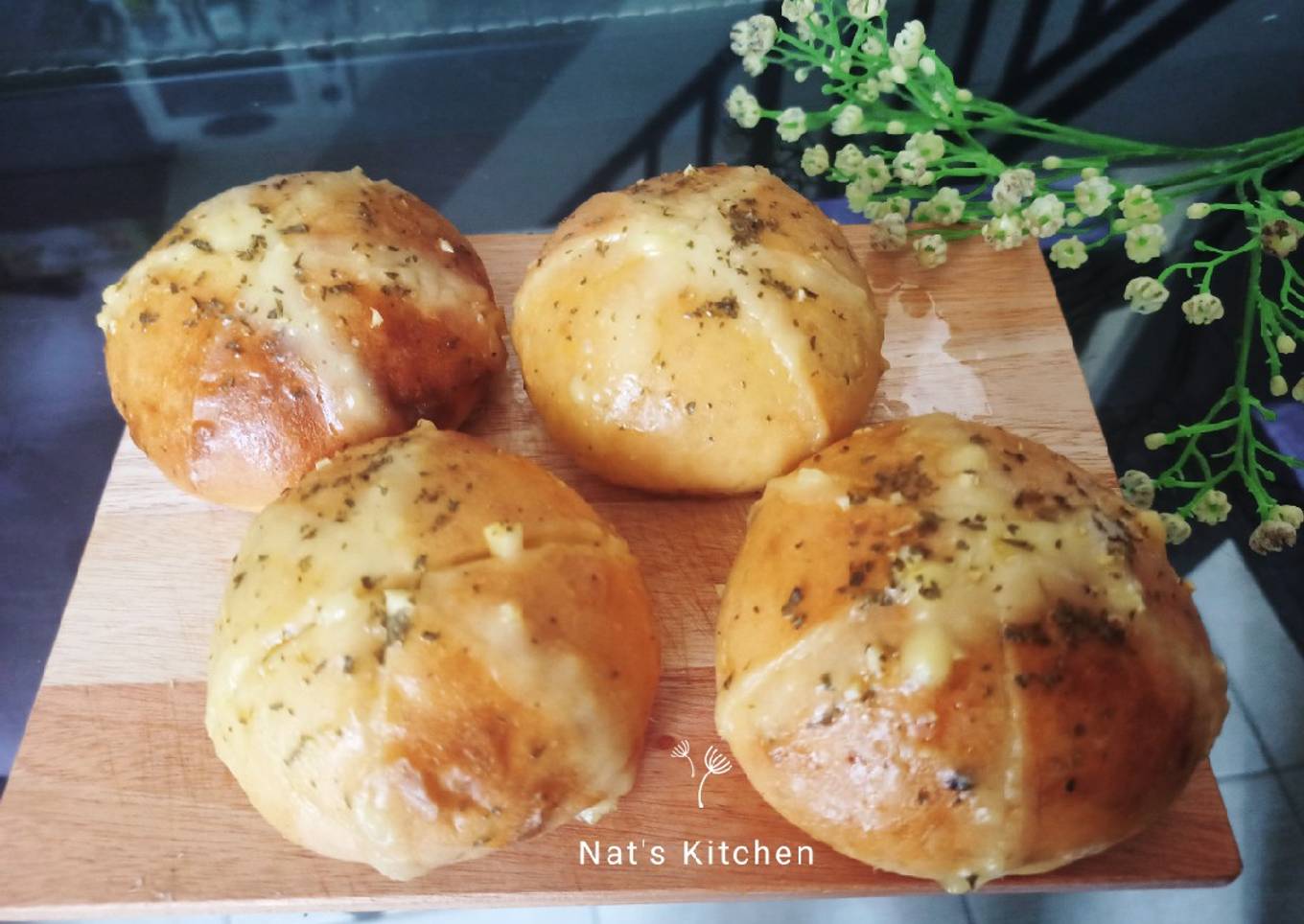 Korean Garlic Cheese Bread