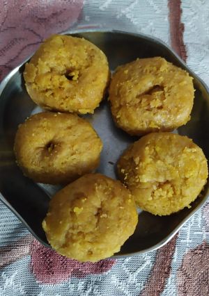 A picture of Balushahi.