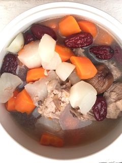A picture of Daikon Radish And Carrot In Pork Rib Soup.