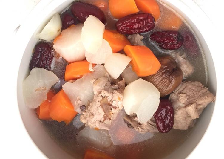 Simple Way to Prepare Ultimate Daikon Radish And Carrot In Pork Rib Soup