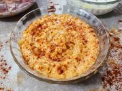 Una foto de hummus lenteja