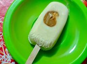 Una foto de helado de manjar