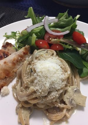 A picture of Wholemeal spagetti mushroom with grilled chicken.