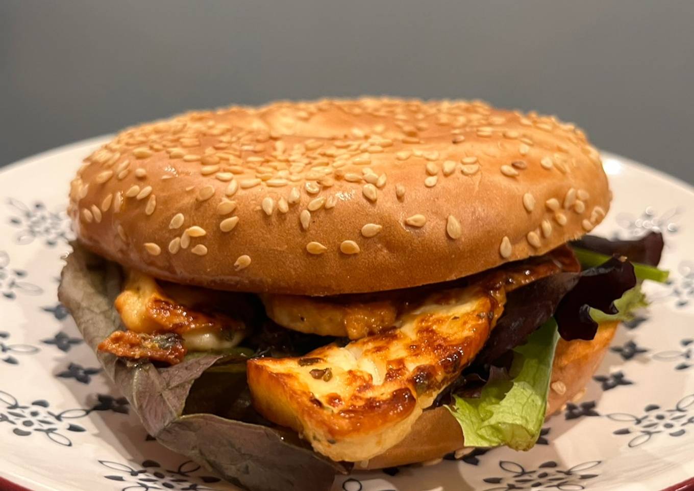 Caramelised pan fried halloumi bagel
