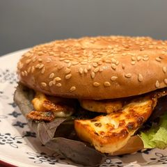 A picture of Caramelised pan fried halloumi bagel.