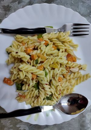 A picture of White sauce pasta.