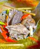 Lẩu gà nòi lá quế ớt sừng Đà Lạt và ớt hiểm