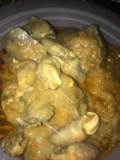 Una foto de Higaditos de pollo encebollados