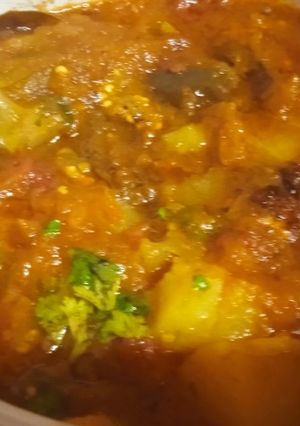 A picture of Three spice Aloo bengan.