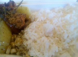 Una foto de Pollo al huacatay