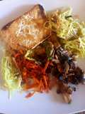 Tofu, con repollo, champiñones y zanahoria. #Mercado #Repollo