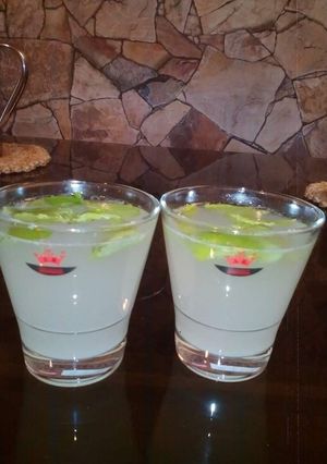 A picture of Lemon juice in barley water.