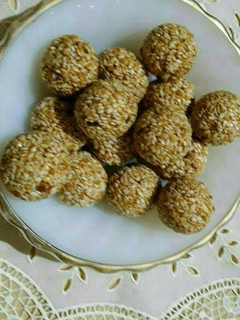 તલ ગોળ ના લાડવા રેસીપી મુખ્ય ફોટો