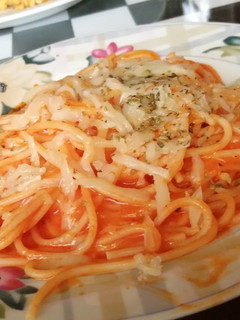 Una foto de Spaghetti en salsa de piquillos