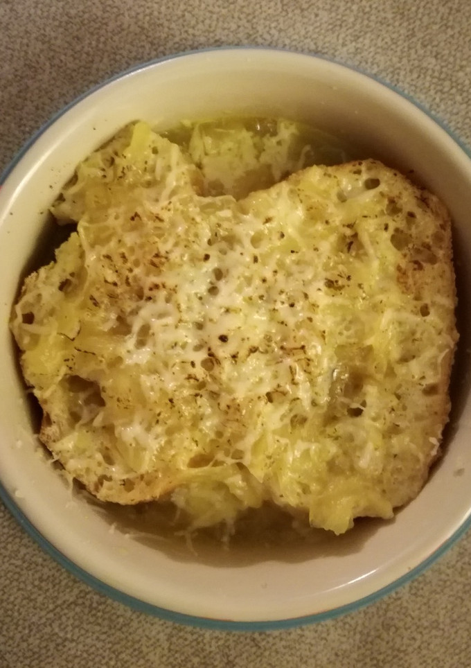 Una foto de Sopa de queso y cebolla
