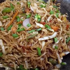 A picture of Chinese style maggi.