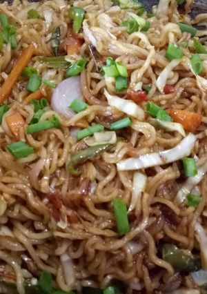 A picture of Chinese style maggi.