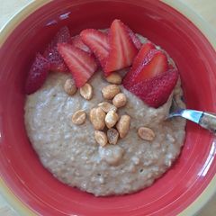 A picture of PB&J Oatmeal.