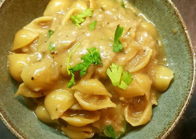 French onion soup pasta Recipe by Sara Telahoun - Cookpad