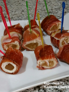 Una foto de Montaditos de jamón con membrillo